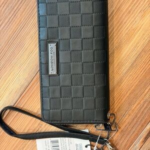 New in Package 100th Anniversary London Fog Elegant Black zipper wallet